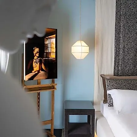 Q92 Hotel
