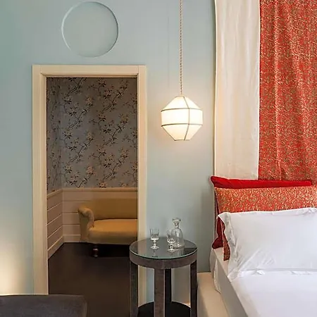 Q92 Hotel 4*